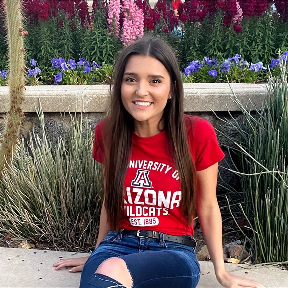 Meet your Posher, Megan - Picture 2 of 6